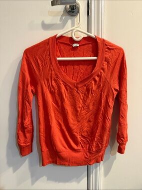 Splendid Orange V-Neck 3/4 sleeve Top. Size small